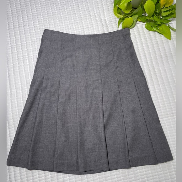 Banana Republic Front Pleated Skirt 6 - Picture 1 of 6